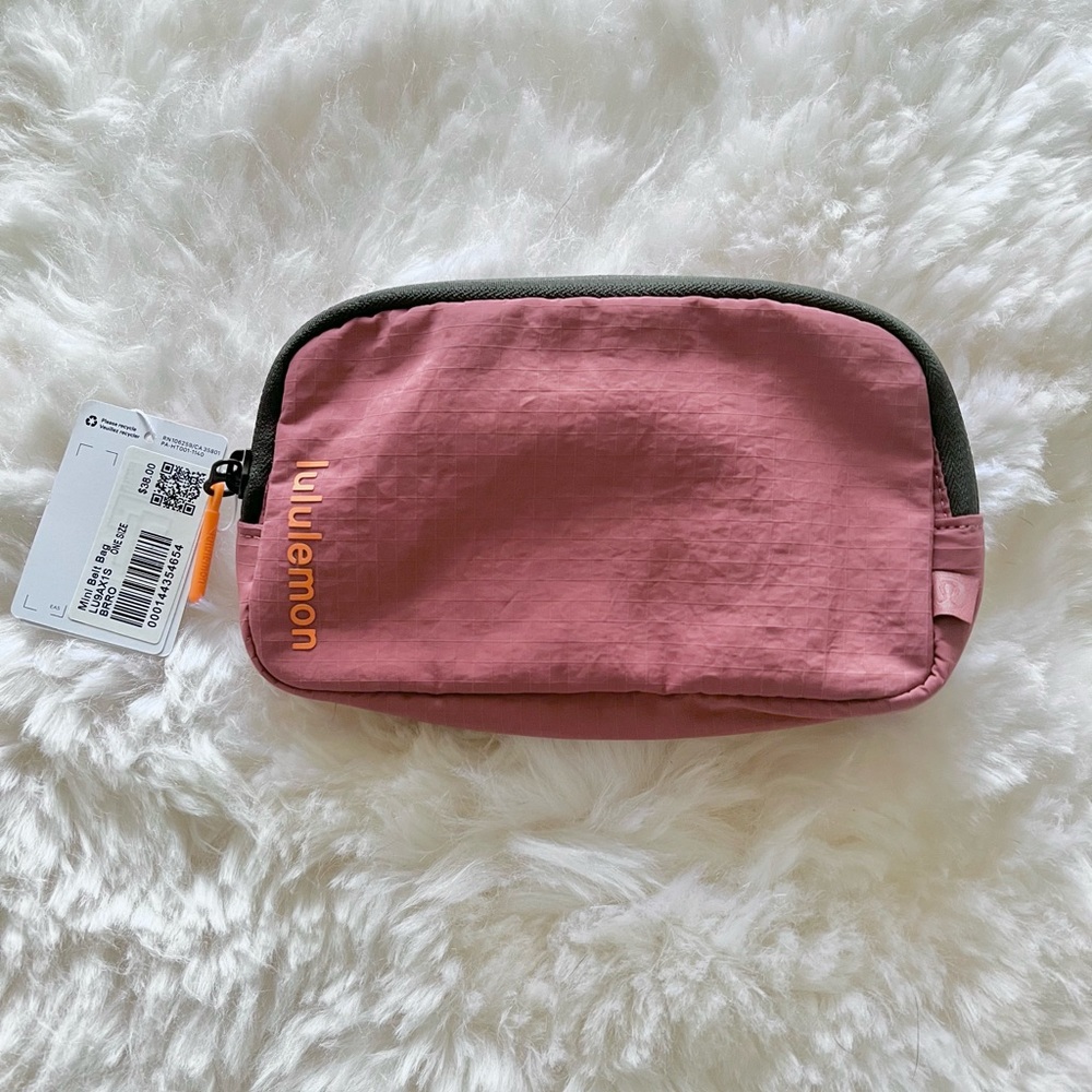 💗 NWT Lululemon Mini Belt Bag - Brier Rose 💗
